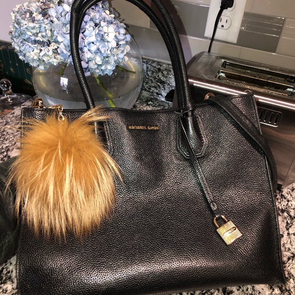 Micheal Kors Purse - Picture 1 of 4